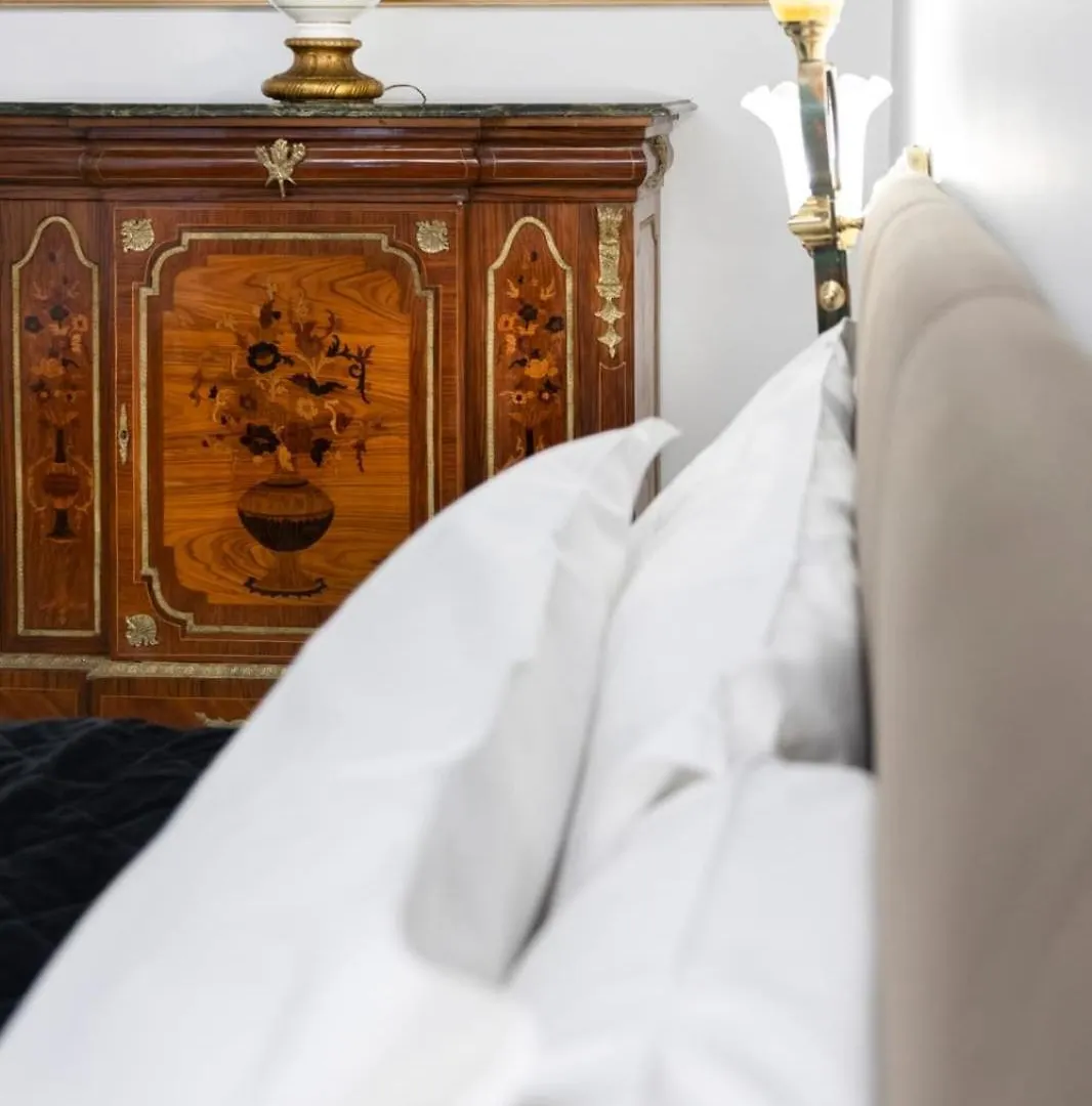 Bed & Breakfast Daphne Trevi Suites Rome Italy